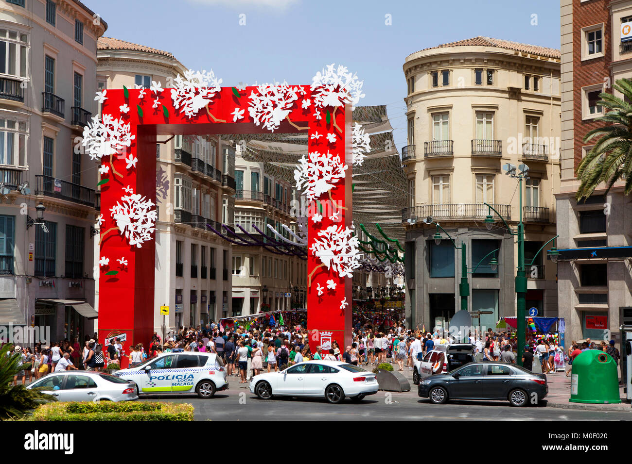 Una folla di persone presso la Fiera di Malaga, Feria de Málaga giorno a Malaga, Spagna Foto Stock