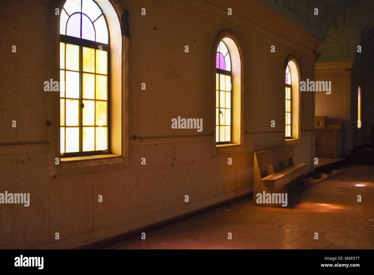 Santuario in una chiesa abbandonata Foto Stock