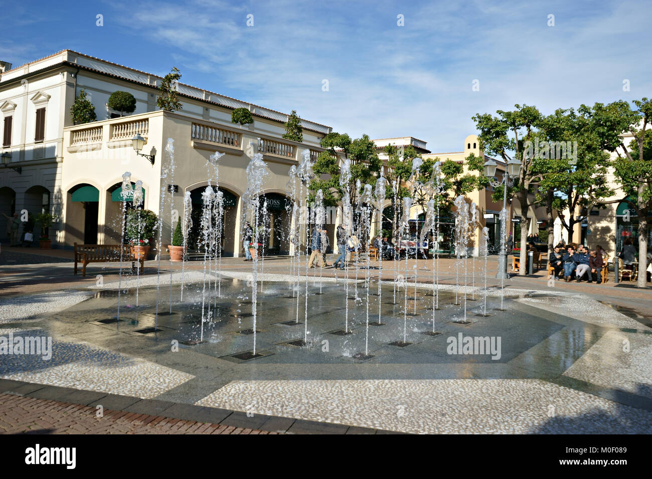 Italy the mall outlet immagini e fotografie stock ad alta risoluzione -  Alamy