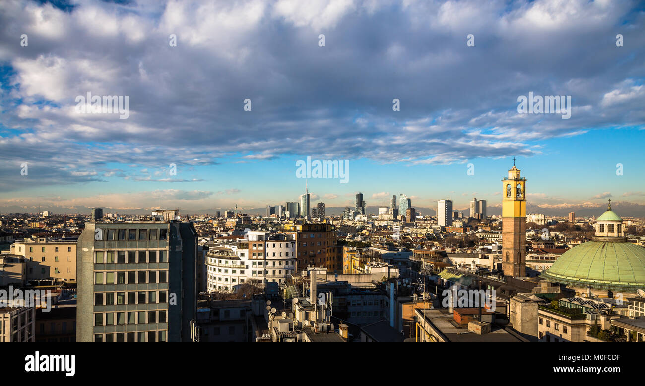 Milano, Italia, vista sulla skyline Foto Stock