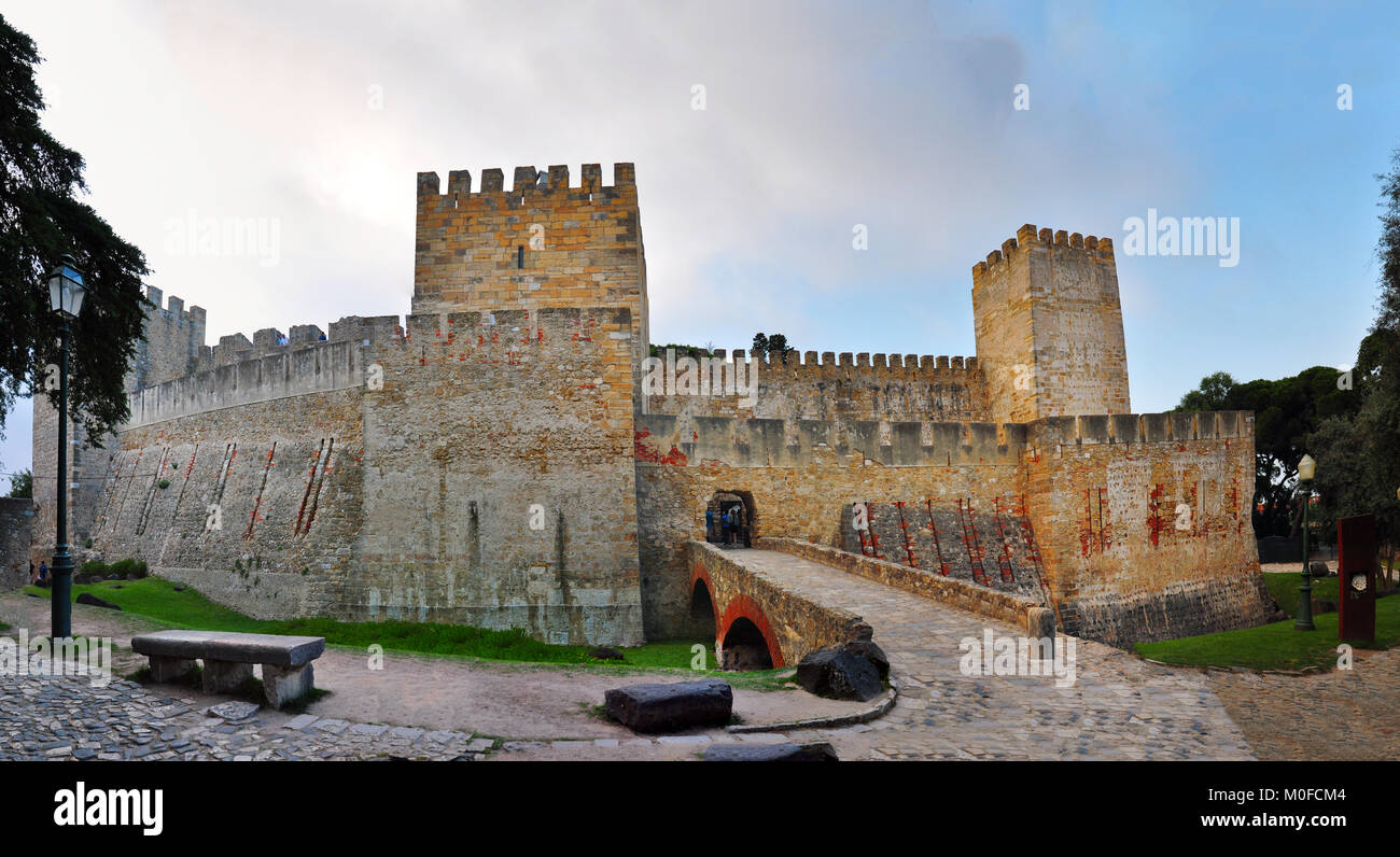 Il castello Sao Jorge Lisbona Portogallo distintiva architettura Foto Stock