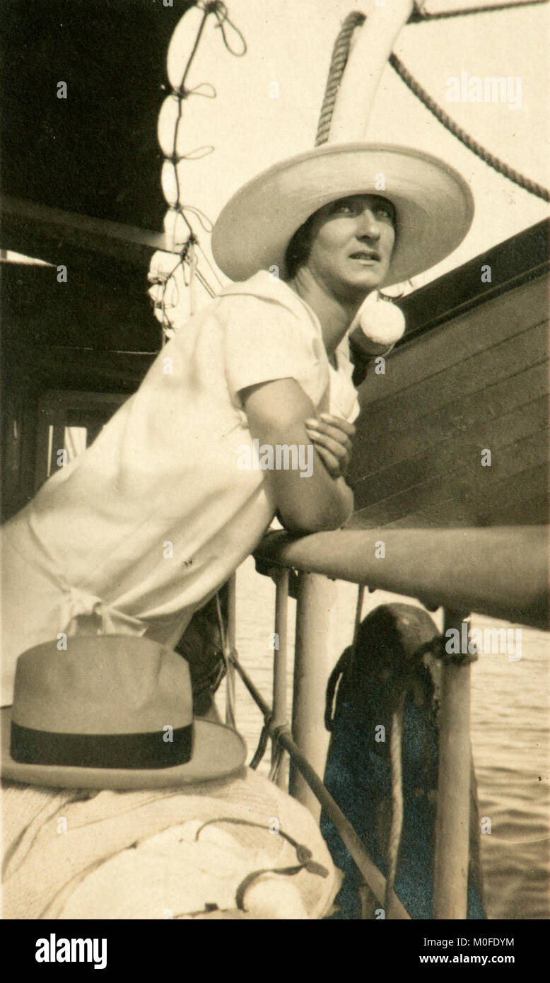 La signora con il cappello. Turist italiana nel 1927 (Grado, Italia) Foto Stock