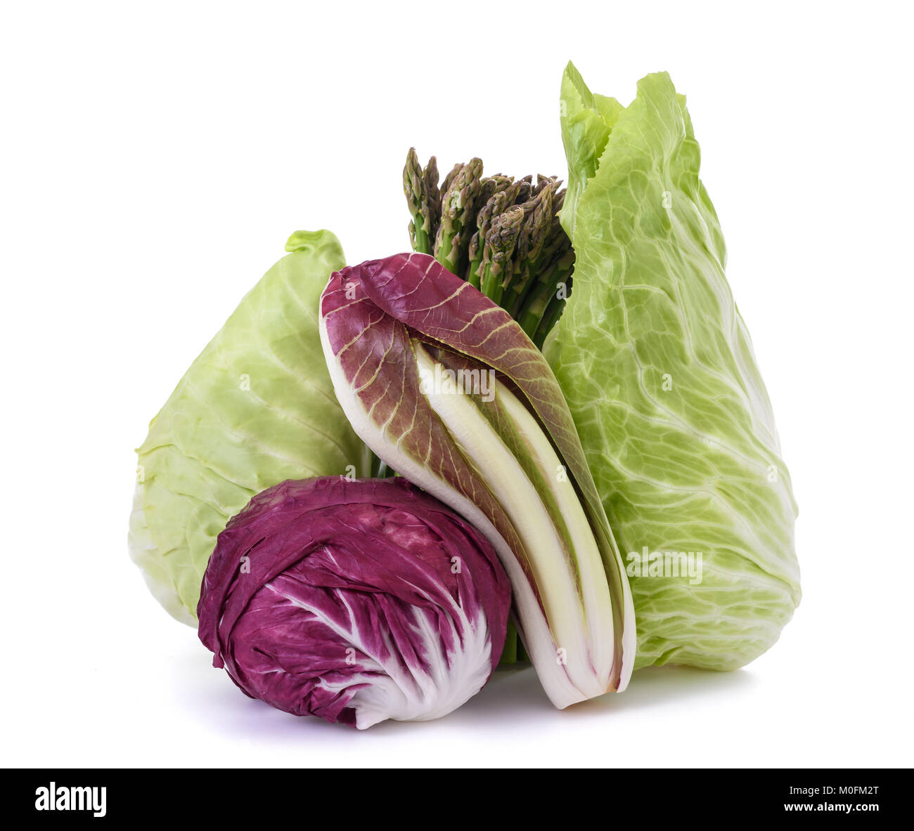 Cicoria radicchio asparagi fine salade isolato su bianco Foto Stock