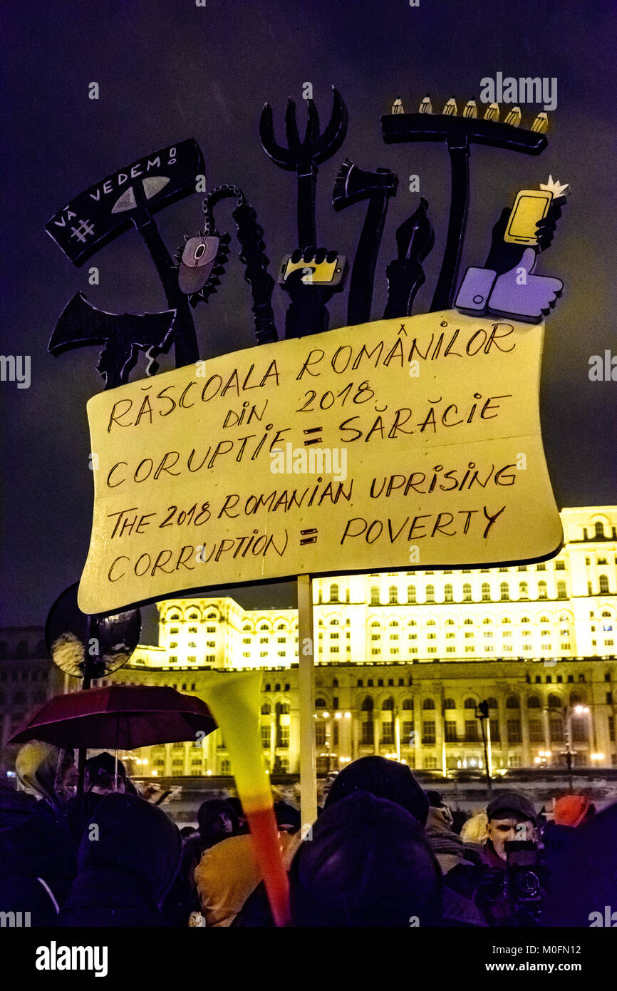 I dimostranti durante un anti-corruzione protesta di fronte al Parlamento rumeno edificio a Bucarest Foto Stock