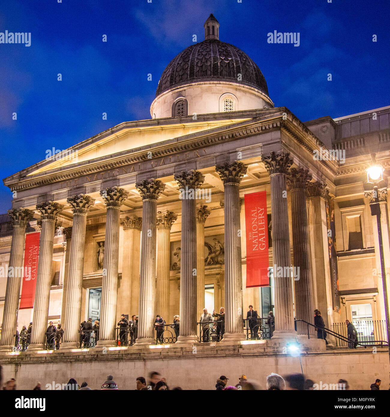 Galleria Nazionale di notte in Trafalgar Square, Londra Foto Stock