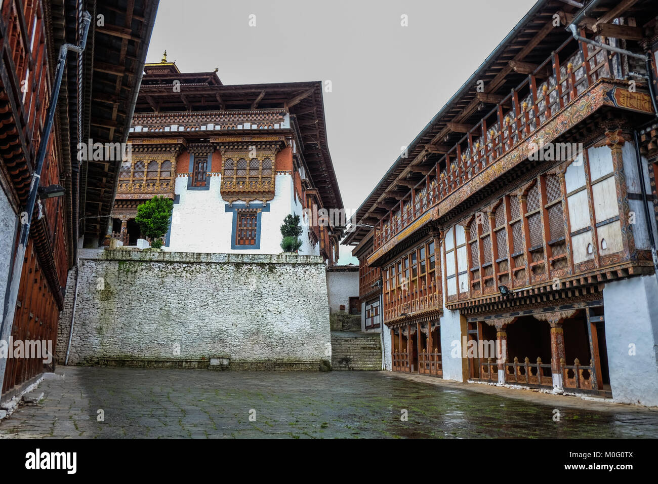 Un antico tempio buddista in Kingdoom del Bhutan. Il Bhutan è la geopolitica in Asia del Sud ed è la seconda regione meno popolosa nazione. Foto Stock