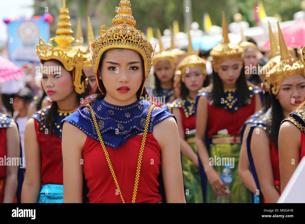 Lao nuovo anno sfilano per pi mai nel Patrimonio Mondiale UNESCO Città di Luang Prabang, Laos Foto Stock