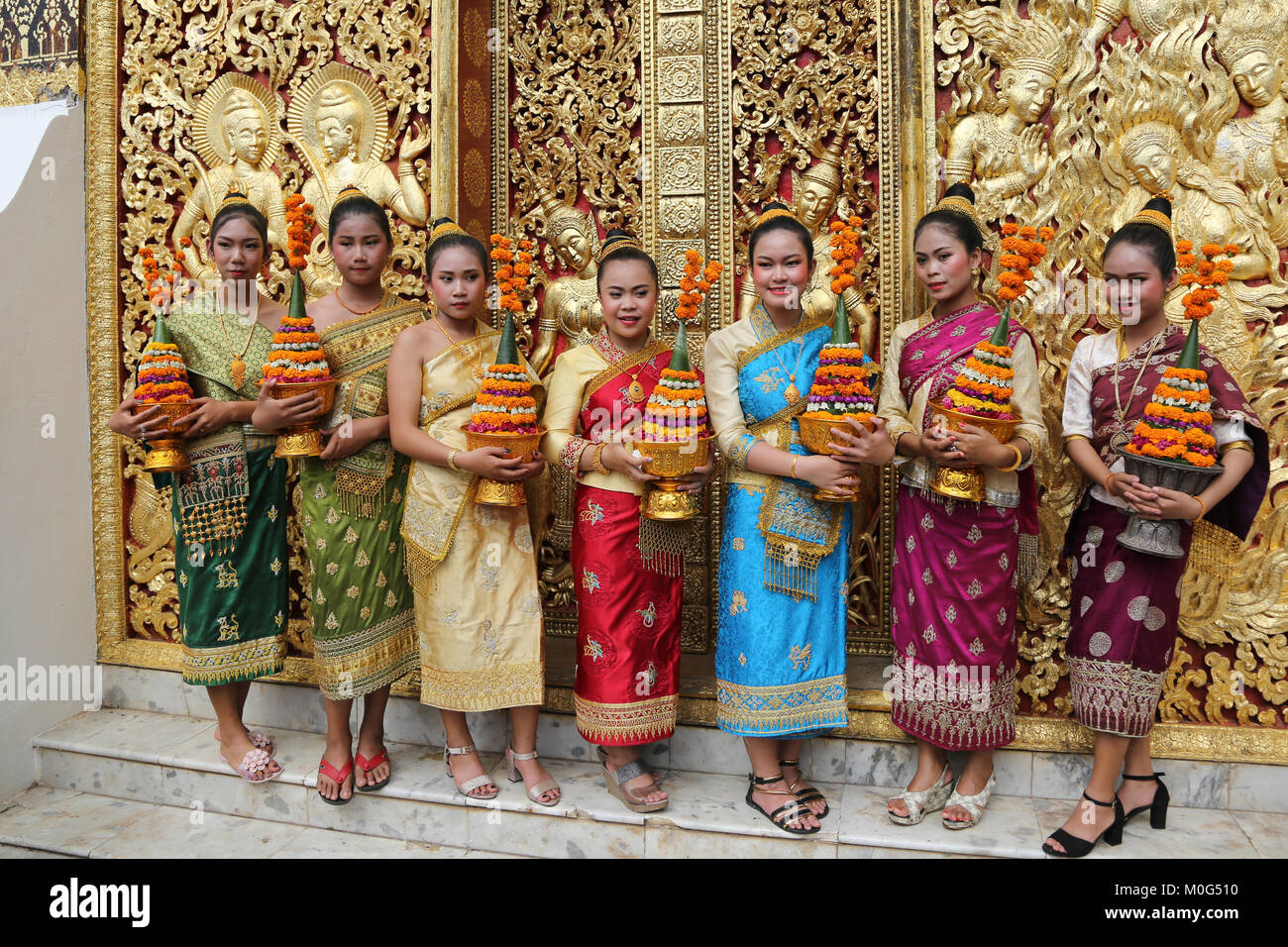 Lao nuovo anno sfilano per pi mai nel Patrimonio Mondiale UNESCO Città di Luang Prabang, Laos Foto Stock