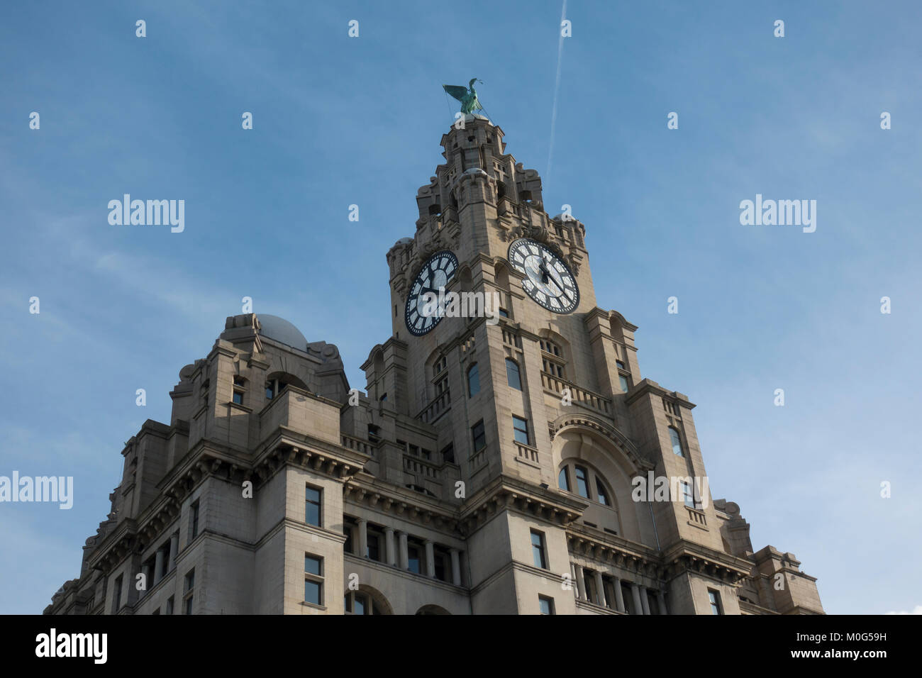 Royal Liver Building sul lungomare di Liverpool Foto Stock