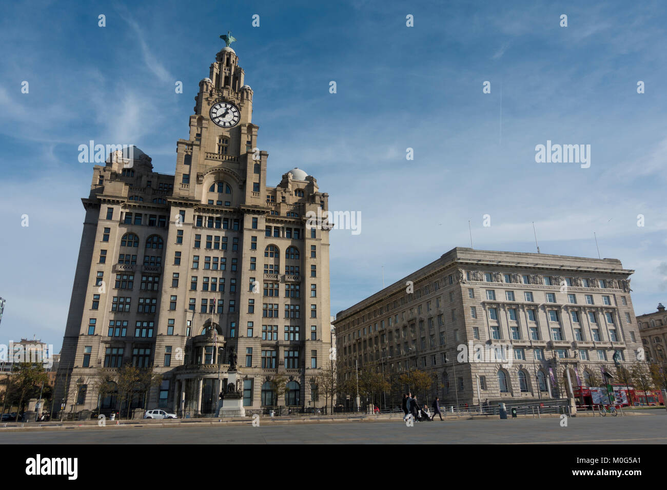 Royal Liver Building sul lungomare di Liverpool Foto Stock