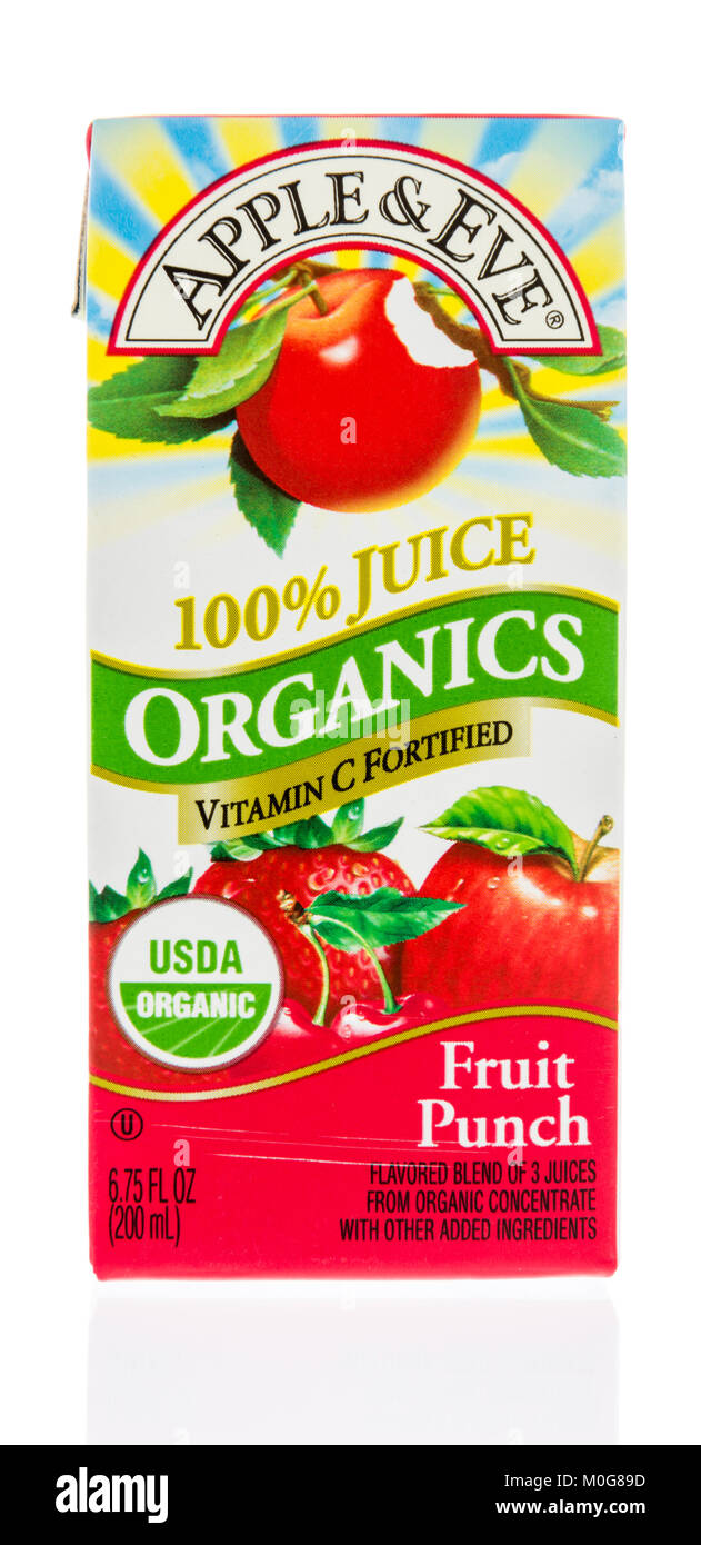 Winneconne, WI - 18 Gennaio 2018: un cartone di Apple e di Eve organics succo in punch alla frutta sapore isolato su un background. Foto Stock