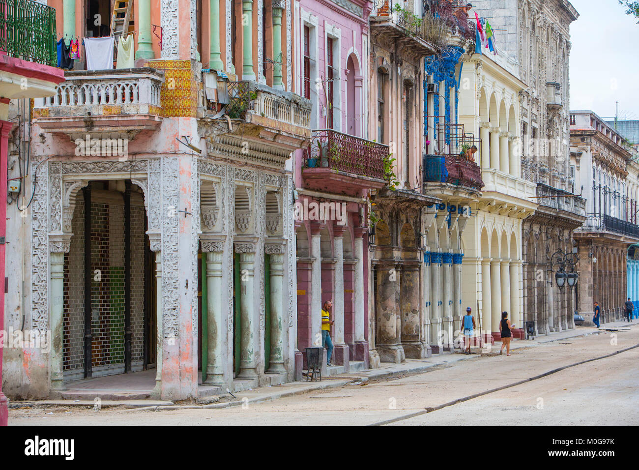 Colorata architettura della vecchia Havana, Cuba Foto Stock