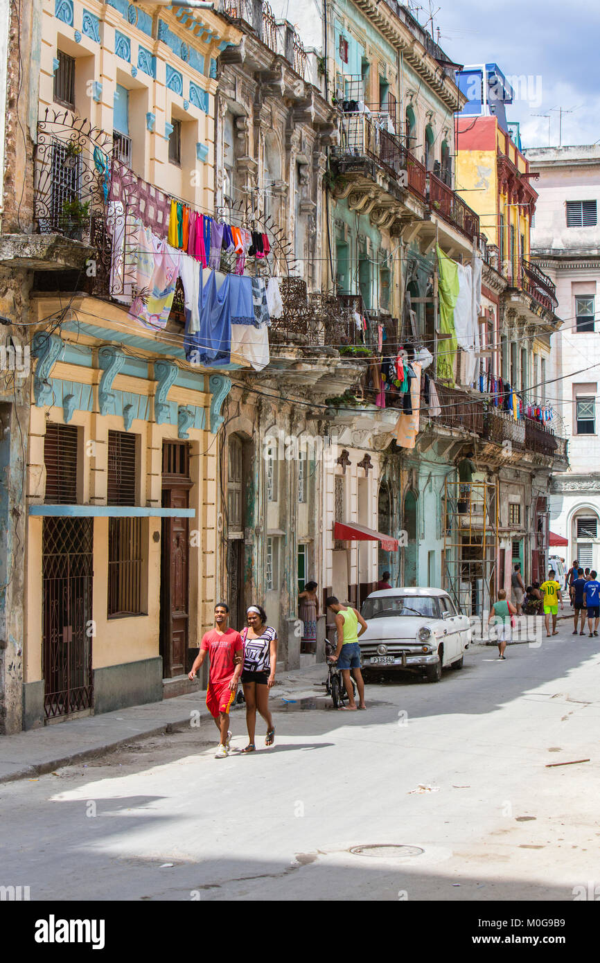 Colorata architettura della vecchia Havana, Cuba Foto Stock