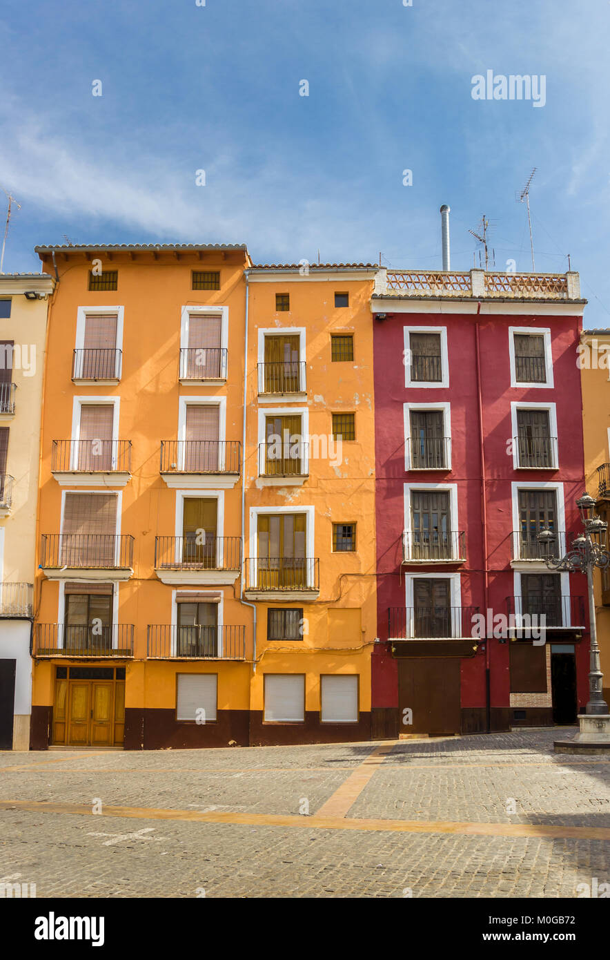 Case colorate presso la piazza del mercato centrale di Xativa Spagna Foto Stock