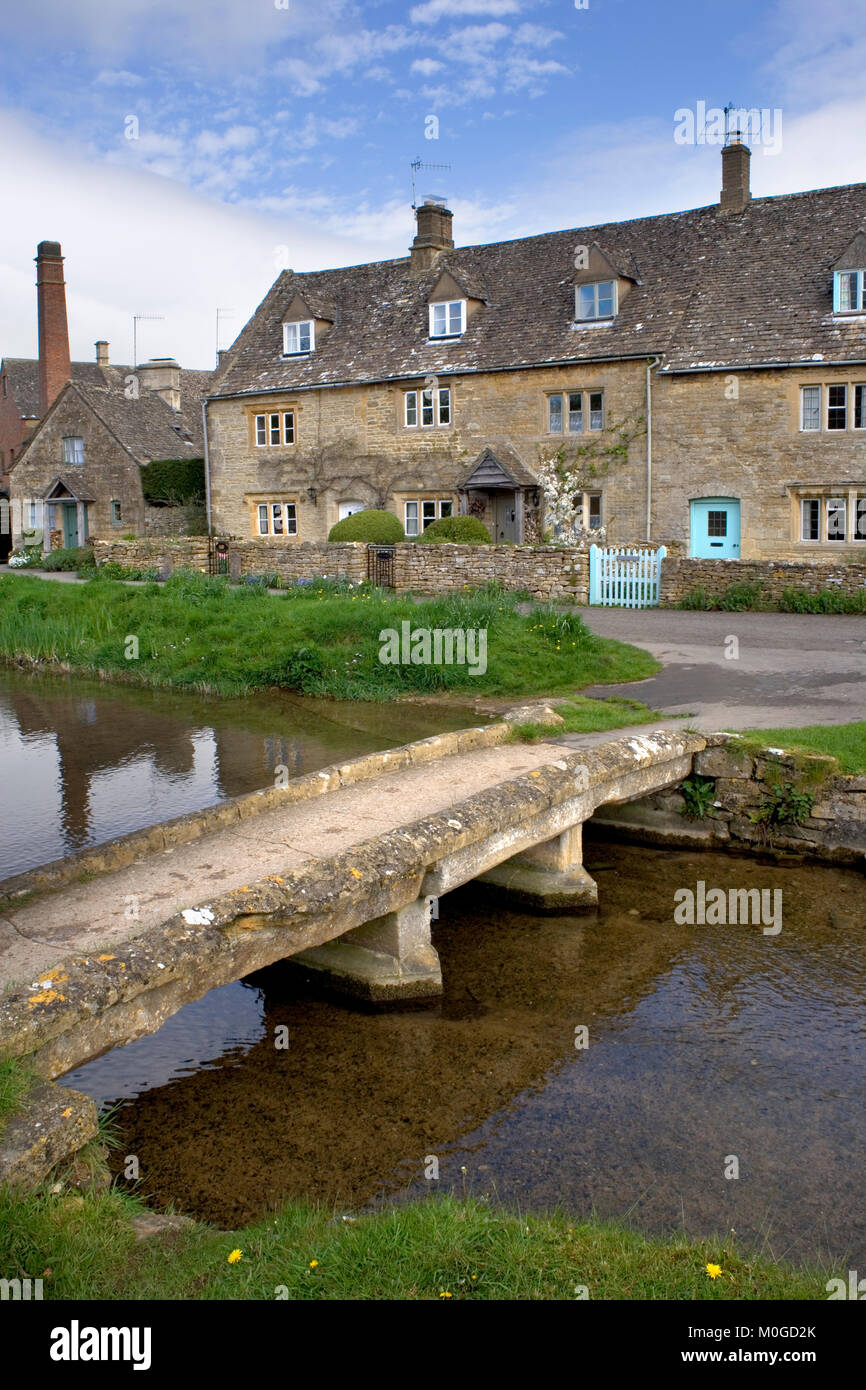 Pittoresche Cotswold ville che costeggiano il fiume occhio, Lower Slaughter, Cotswolds, Gloucestershire, England, Regno Unito Foto Stock
