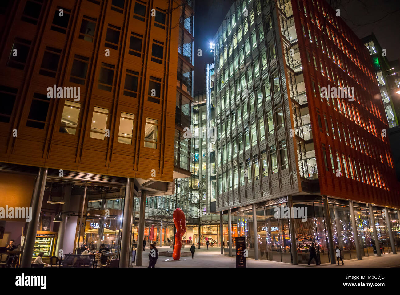 Central Saint Giles è un utilizzo misto sviluppo nel centro di Londra. Costruito nel 2010, fu progettato dall'architetto italiano Renzo Piano, Camden, London, Foto Stock Central Saint Giles è un utilizzo misto sviluppo nel centro di Londra. Costruito nel 2010, fu progettato dall'architetto italiano Renzo Piano, Camden, London, Foto Stock