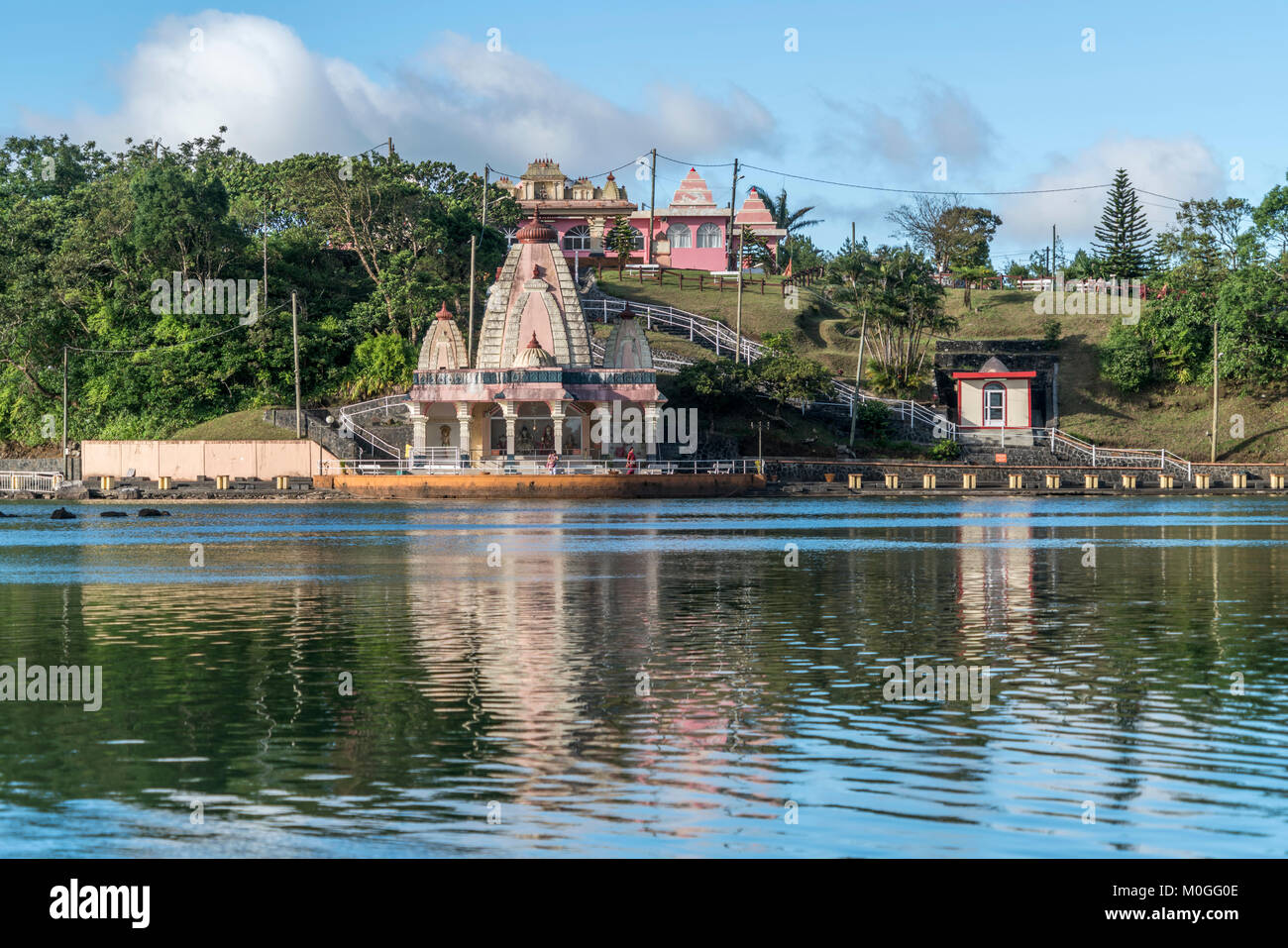 Hindu Tempel am heilhen Kratersee Ganga Talao oder Grand Bassin, Mauritius, Afrika | tempio indù a santo Ganga Talao o Grand Bassin Crater Lake, ma Foto Stock