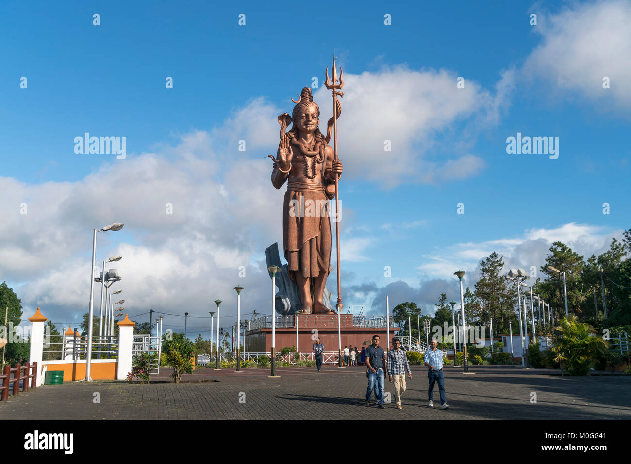 Riesige Shiva statua am Kratersee Ganga Talao oder Grand Bassin, Mauritius, Afrika | Giant Shiva monumento di Ganga Talao o Grand Bassin cratere lak Foto Stock