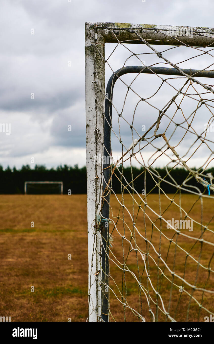 Un vuoto di calcio con obiettivi. Foto Stock