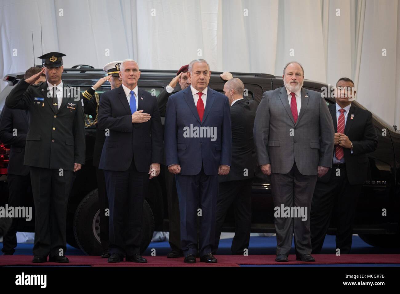 Gerusalemme, Israele. Il 22 gennaio, 2018. Stati Uniti Vice Presidente Mike pence (2a L, anteriore) incontra il Primo Ministro israeliano Benjamin Netanyahu (3a L, anteriore) in Gerusalemme, il 22 gennaio 2018. Credito: JINI/Xinhua/Alamy Live News Foto Stock