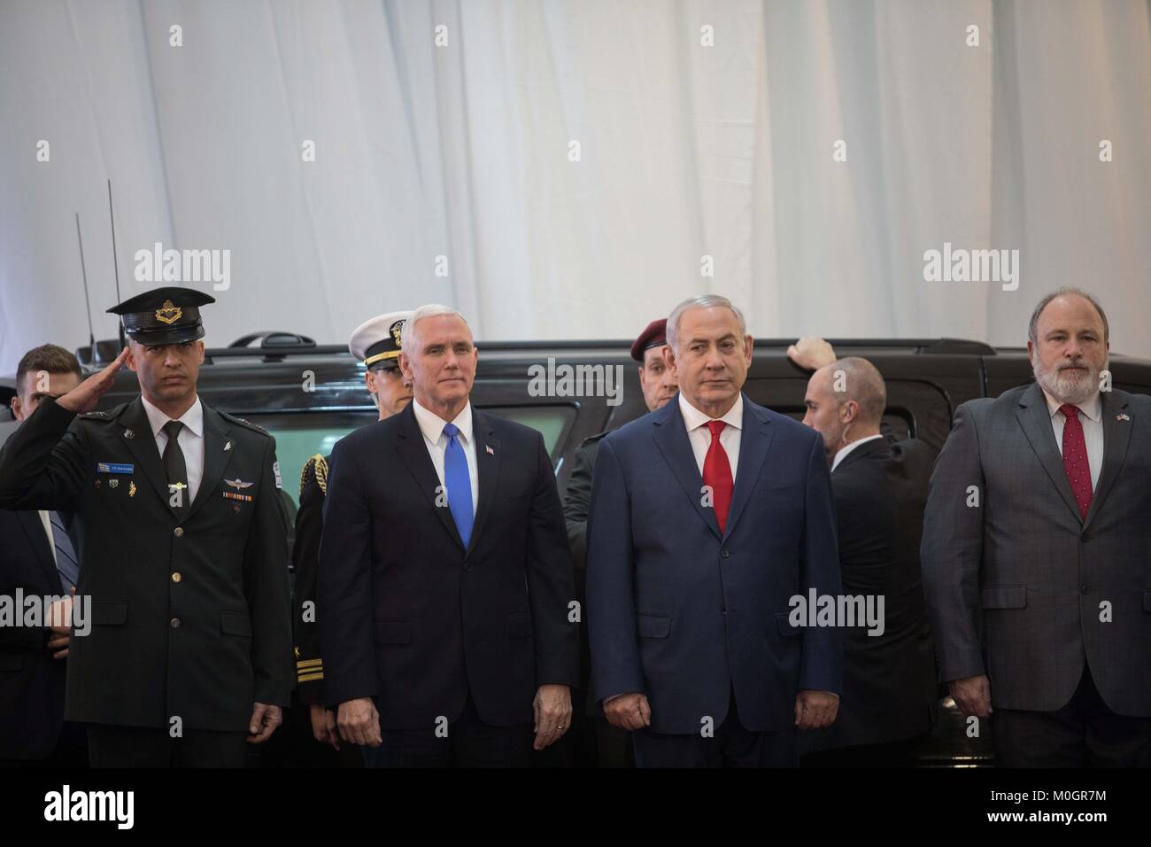 Gerusalemme, Israele. Il 22 gennaio, 2018. Stati Uniti Vice Presidente Mike pence (2a L, anteriore) incontra il Primo Ministro israeliano Benjamin Netanyahu (3a L, anteriore) in Gerusalemme, il 22 gennaio 2018. Credito: JINI/Xinhua/Alamy Live News Foto Stock