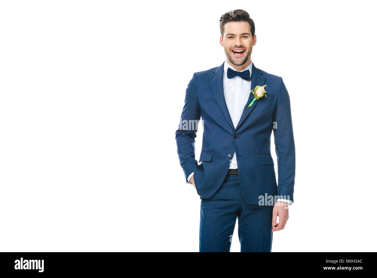Ritratto di giovane bello sposo abito isolato su bianco Foto Stock