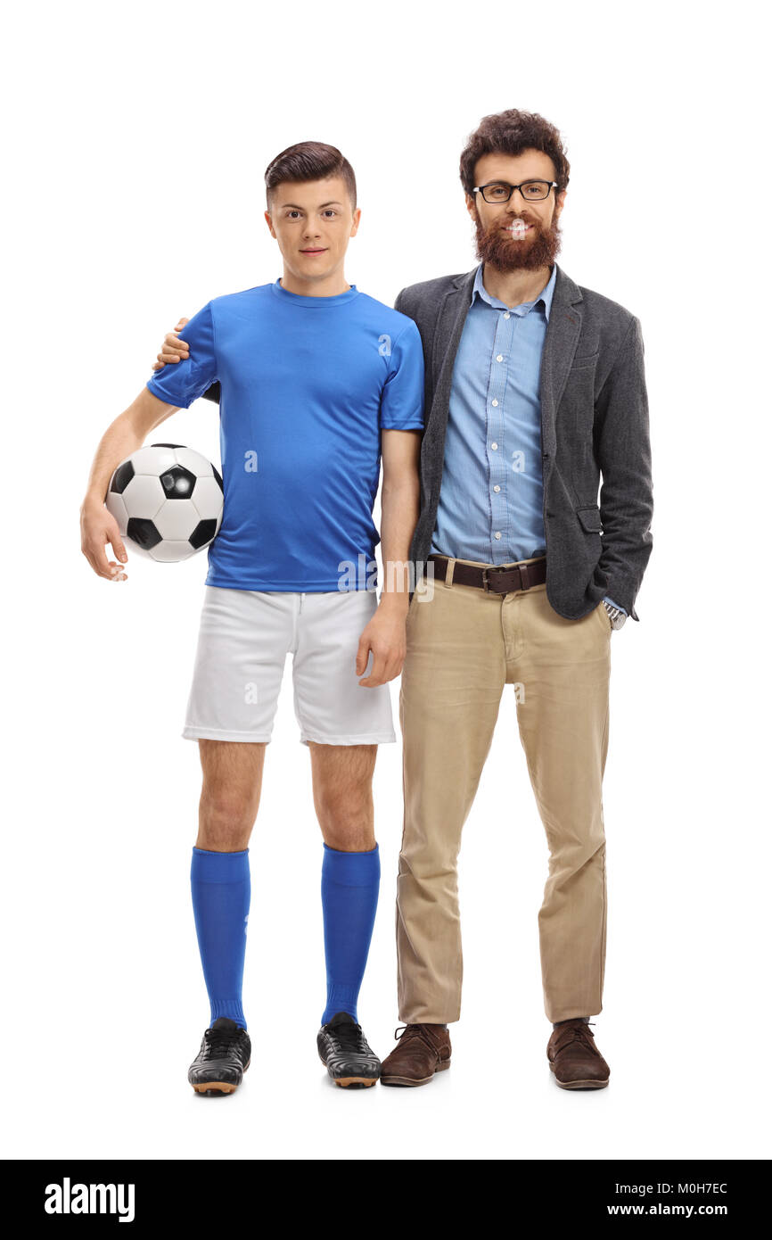 A piena lunghezza Ritratto di un adolescente giocatore di calcio con suo padre isolato su sfondo bianco Foto Stock