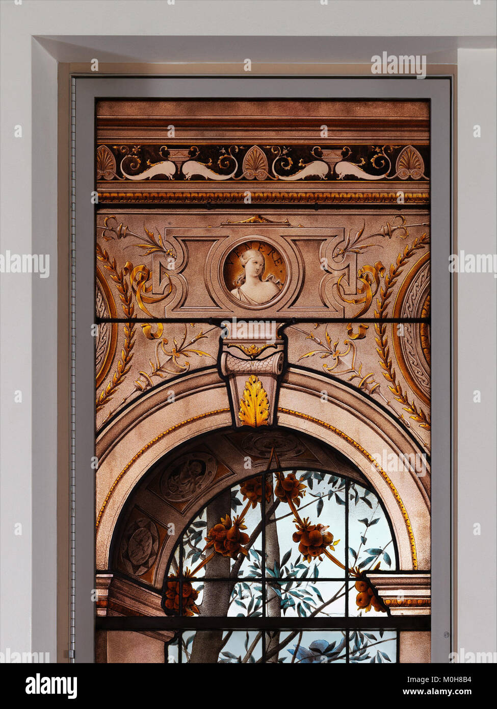 Questa opera d'arte, intitolata *la Danse des fiancées* e conservata dal Metropolitan Museum of Art, raffigura una danza tradizionale di fidanzati, che rappresenta costumi culturali e celebrazioni sociali legate al corteggiamento nelle società storiche. Foto Stock