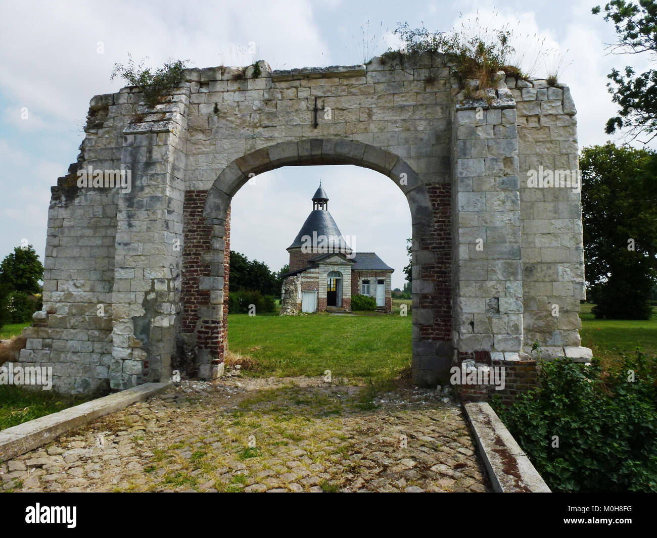 Busnes (Pas-de-Calais) château Du Quesnoy, vestigia et chapelle Foto Stock