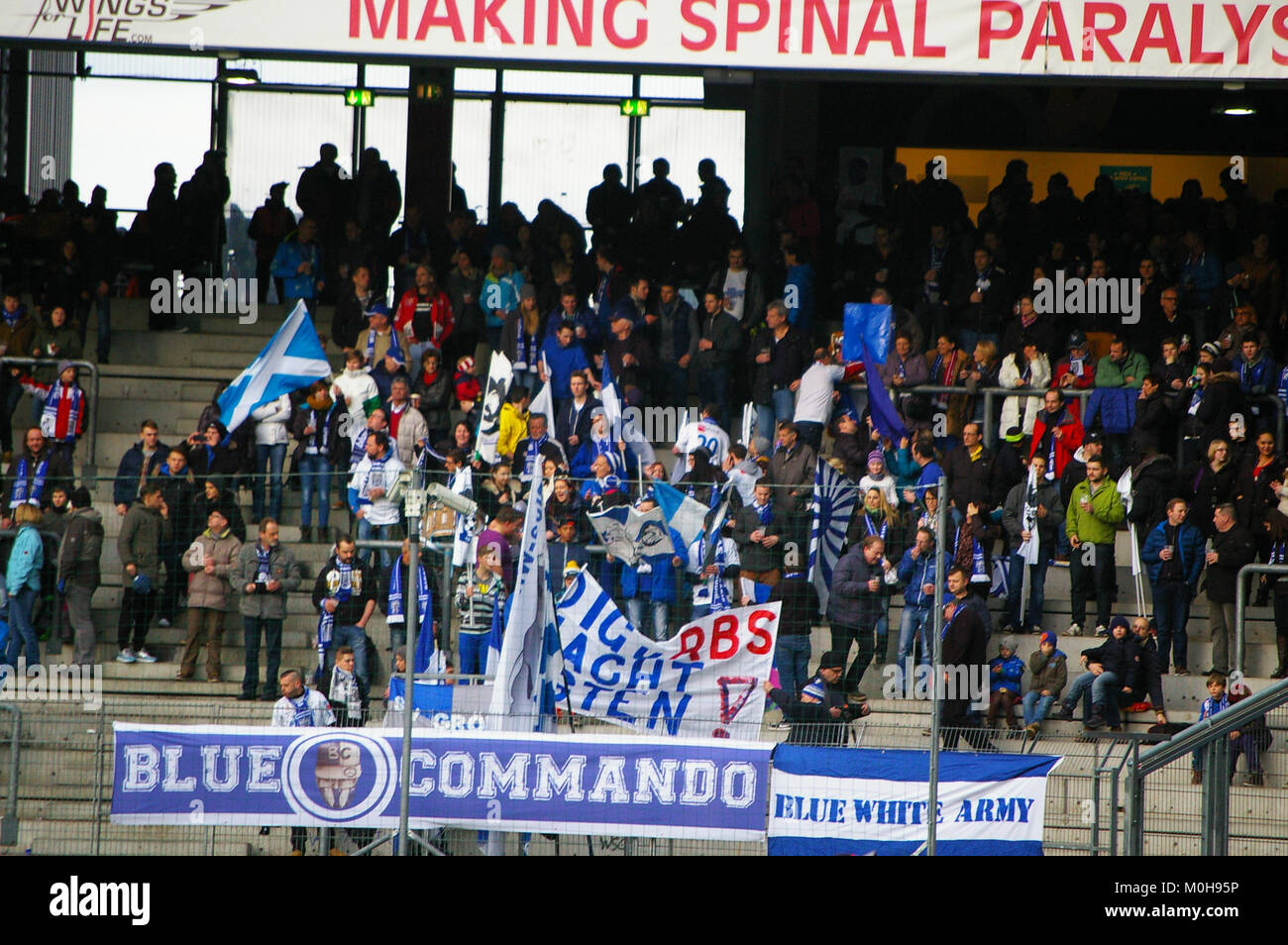 Partita di Bundesliga austriaca tra il Red Bull Salzburg e il SV Grödig che mette in evidenza il calcio competitivo, le prestazioni dei giocatori e le partite di campionato. Foto Stock