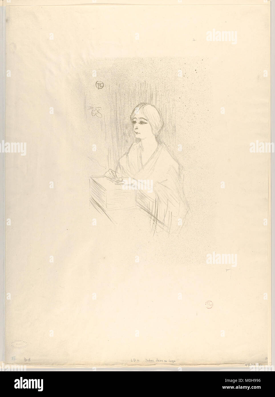 Ritratto dell'attrice francese Léonie Yahne nel suo camerino durante una rappresentazione di "l'Âge difficile". L'immagine cattura il suo costume teatrale e l'ambientazione. Foto Stock