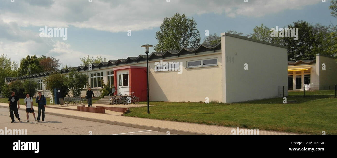 Fotografia della scuola Campus Merseburg per ex classi speciali, scattata nel 2014. L'immagine cattura l'architettura e l'ambiente istituzionale della struttura educativa in Germania. Foto Stock