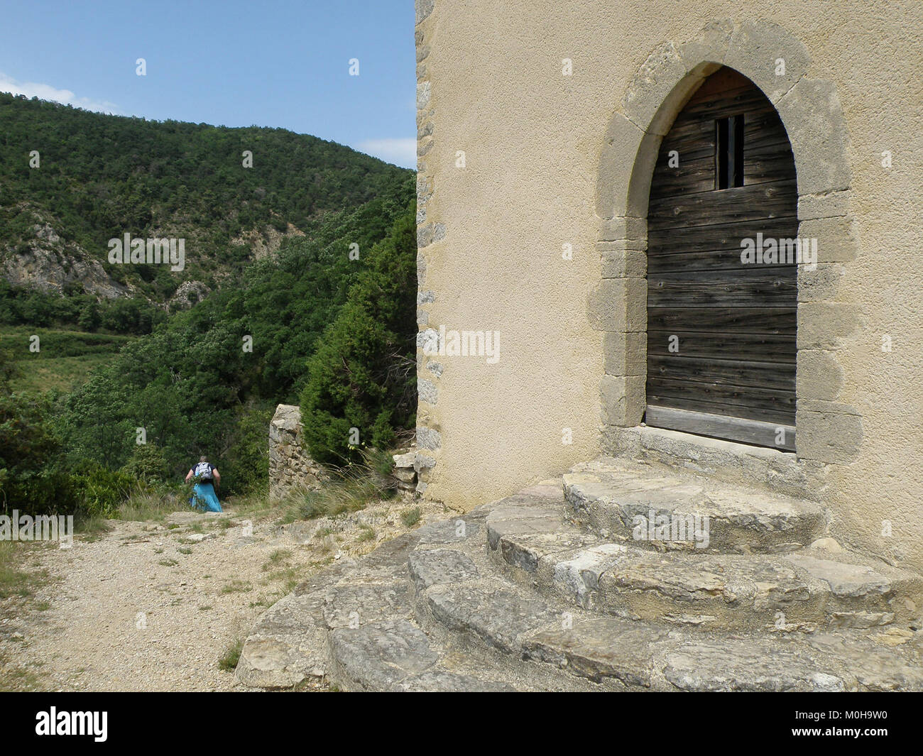La Cappella Saint-Jean a Bénivay-Ollon, in Francia, è una struttura religiosa storica caratterizzata dalla sua costruzione in pietra e dal semplice stile architettonico provenzale. Foto Stock