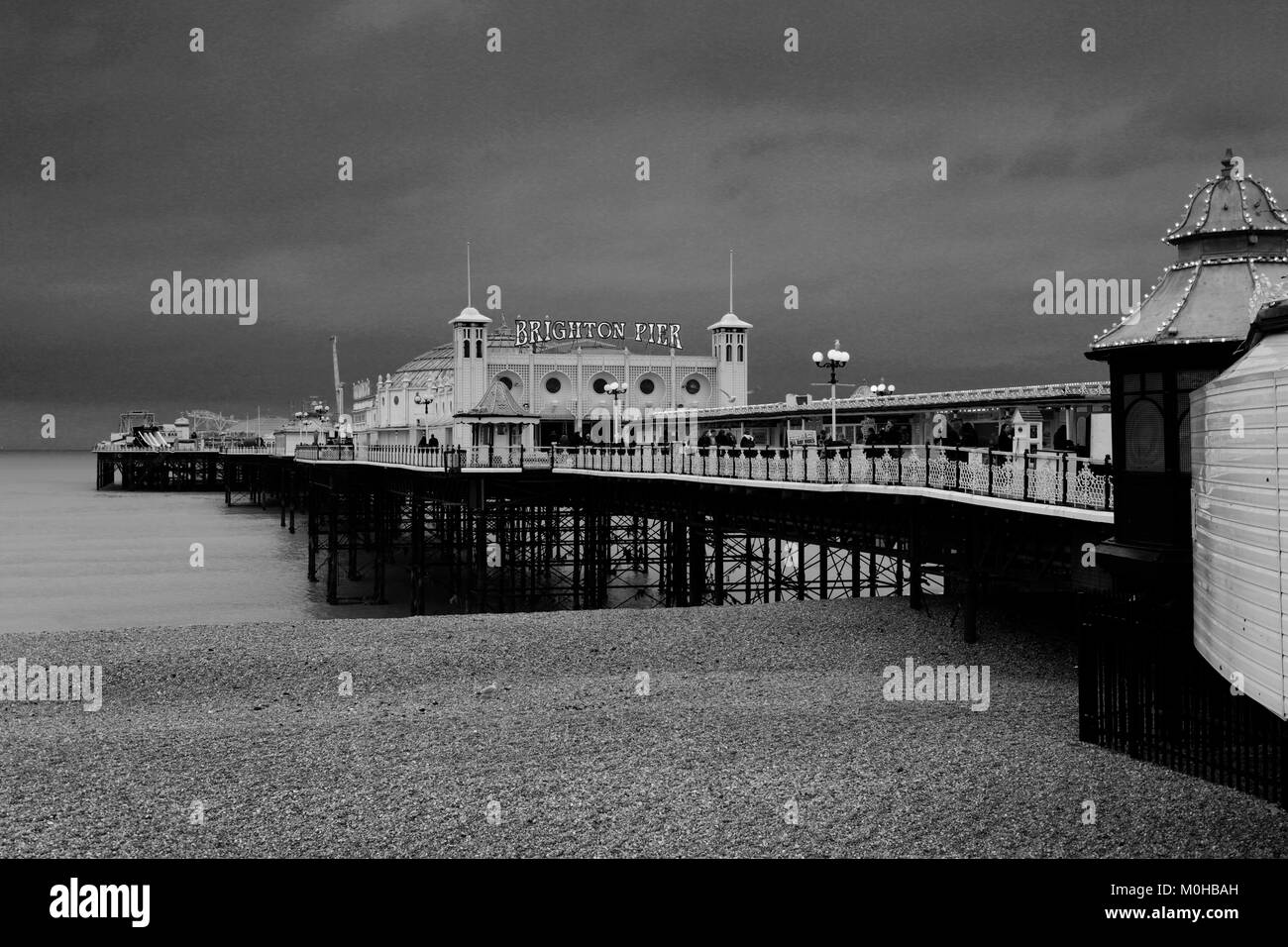 Drammatica cielo sopra il palazzo di Brighton Pier e Brighton & Hove, East Sussex, England, Regno Unito Foto Stock