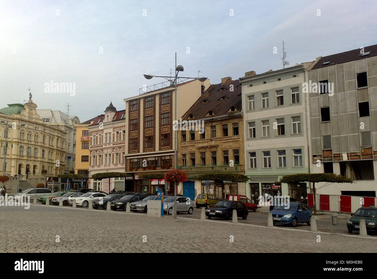 Fotografia che mostra la demolizione nell'area circostante precedente, documentando la riqualificazione urbana e i cambiamenti strutturali. Foto Stock