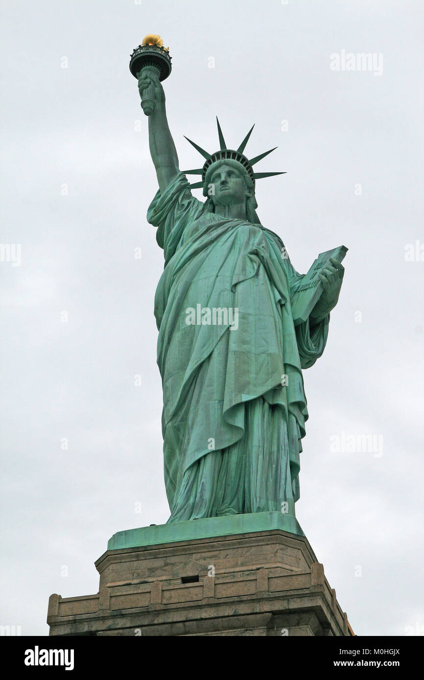 La Statua della Libertà, Liberty Island e il porto di New York, New York City, Stati Uniti d'America. Foto Stock