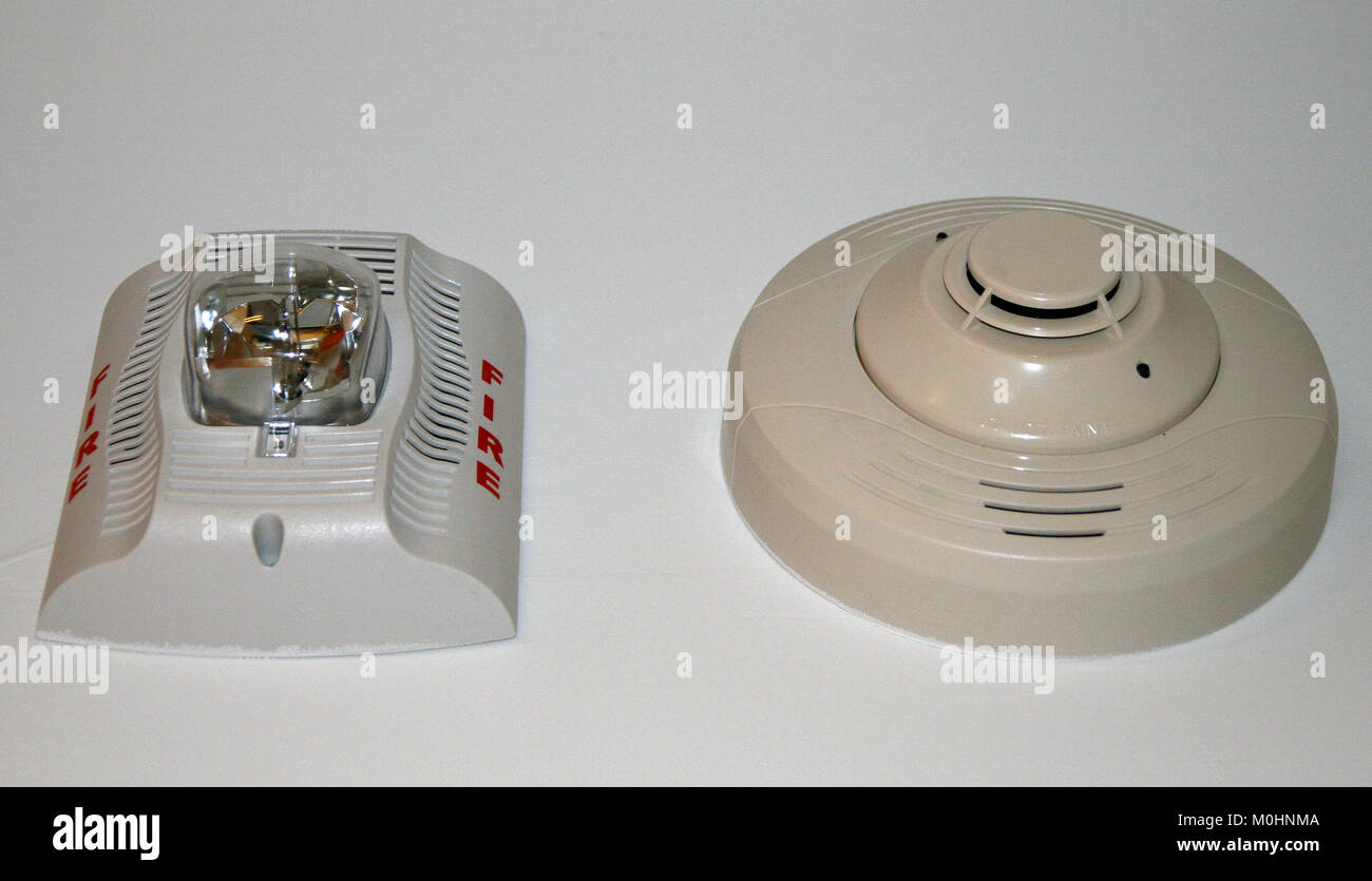 Rivelatore di fumo e di sistemi di allarme antincendio, Milford Plaza hotel di Midtown Manhattan, a New York City, nello Stato di New York, Stati Uniti d'America. Foto Stock