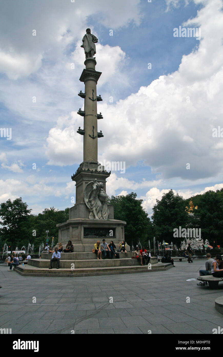 Per tutta la lunghezza della statua di Cristoforo Colombo da Gaetano Russo nel centro di Columbus Circle, Columbus Circle, tra Broadway e Central Park West, Manh Foto Stock