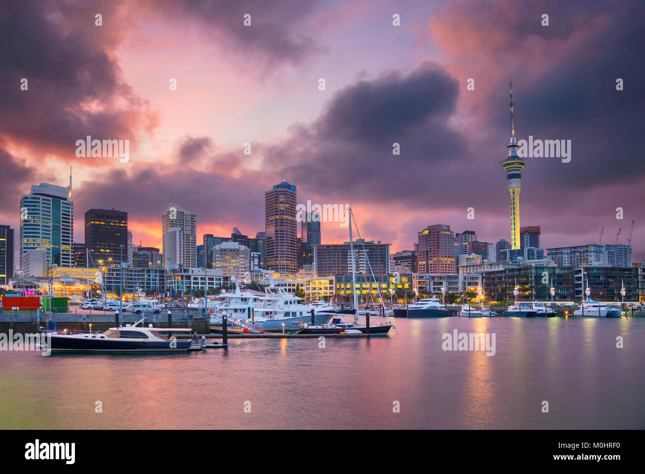 Auckland. Cityscape immagine della skyline di Auckland, in Nuova Zelanda durante il sunrise. Foto Stock