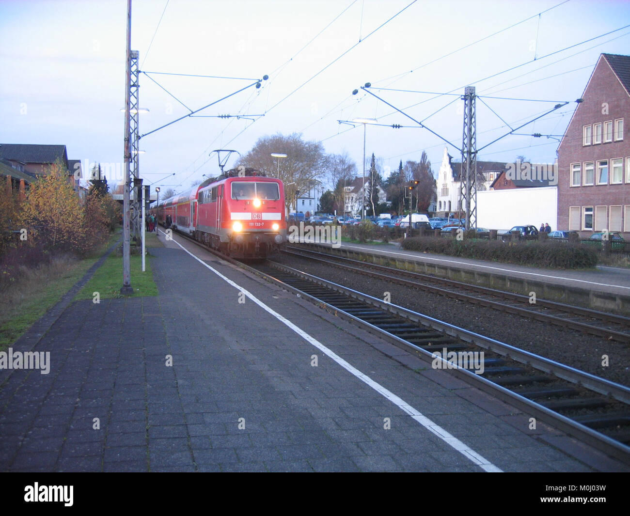 Fotografia di un treno che opera sulla linea EMS-Leine Express, scattata nel novembre 2009, che mostra il trasporto ferroviario regionale che collega la bassa Sassonia e la Renania settentrionale-Vestfalia in Germania. Foto Stock