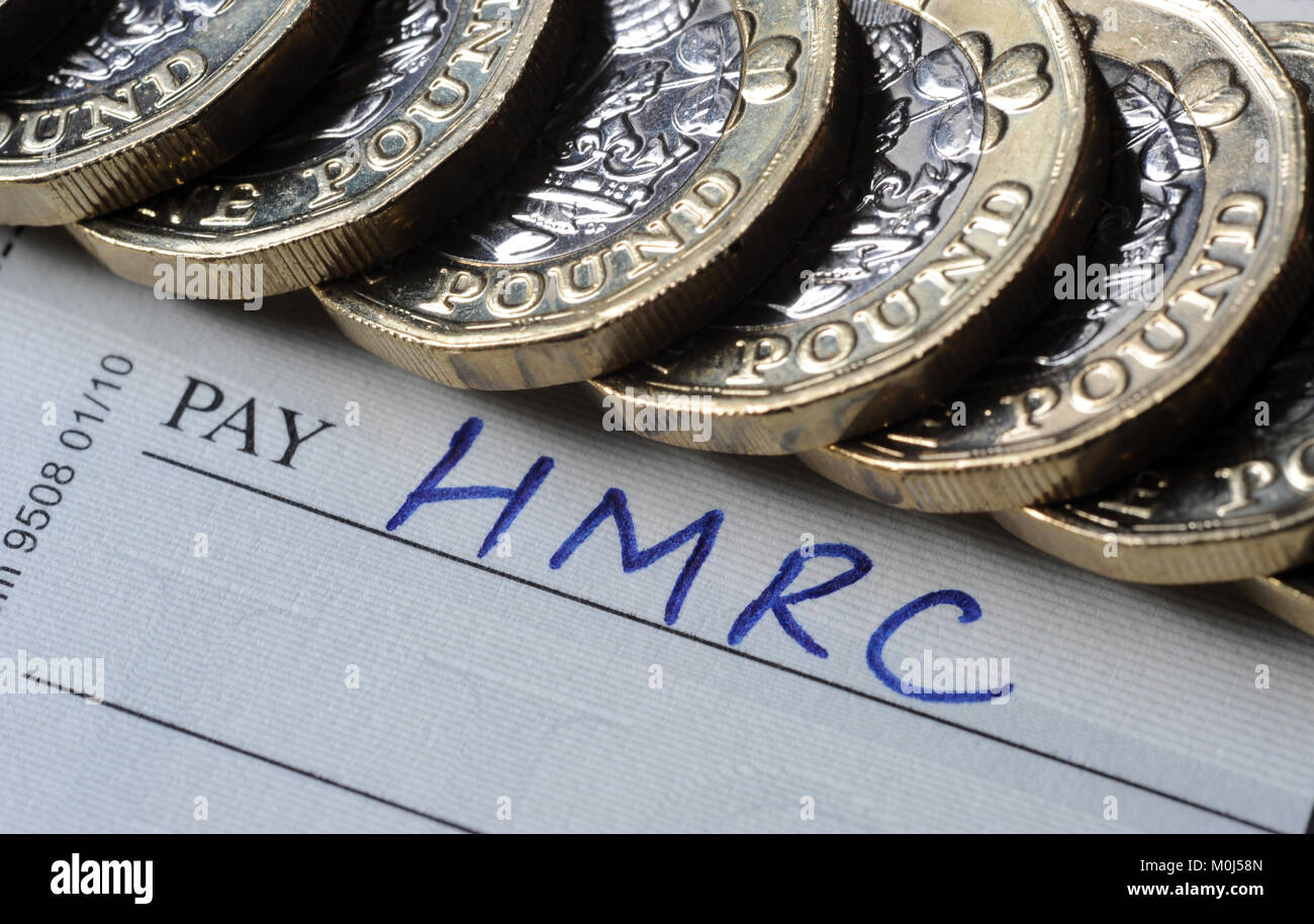 Verificare libro e una libbra di monete con HMRC PAY nome imposta nuovamente l INLAND REVENUE EVASIONE FISCALE EVASIONE ETC REGNO UNITO Foto Stock