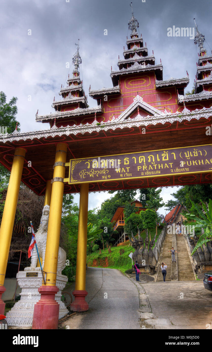 Asia,Thailandia,Chang Saen,Sop Ruak,Wat Phra That Pukhao temple,l'ingresso Foto Stock