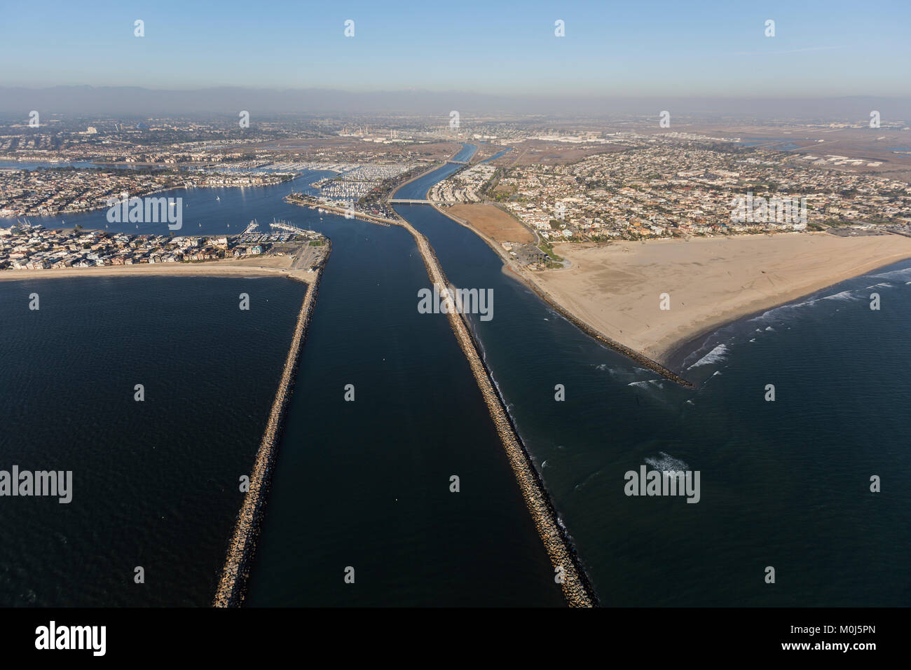 Vista aerea di Alamitos Bay ingresso e la fine della San Gabriel river a Long Beach, California. Foto Stock