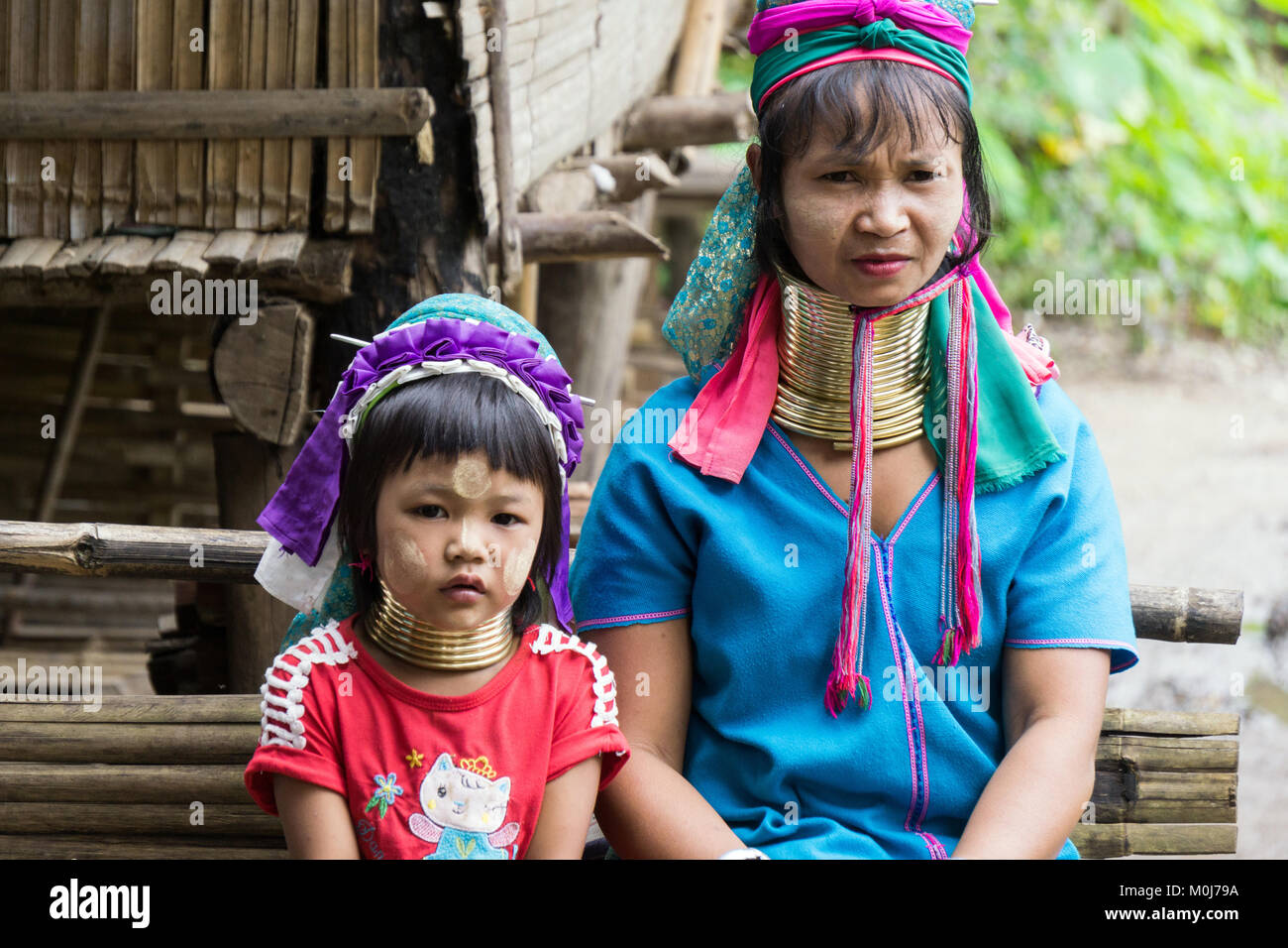 Asia,Thailandia,Chiang Mai,Ban Huay Pa Rai Hill Tribe Village,lungo collo donna Foto Stock