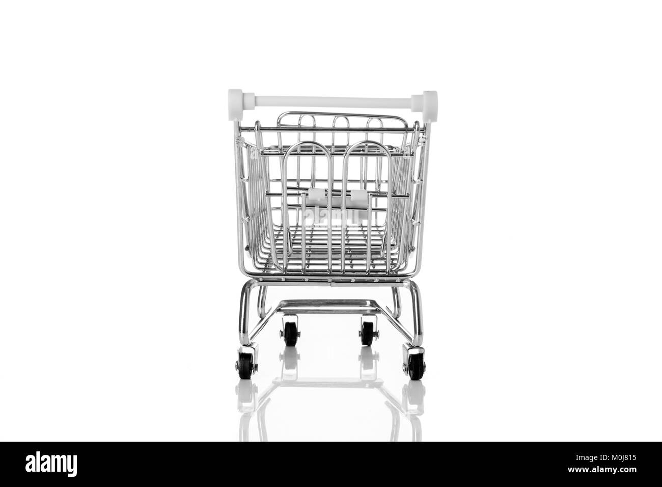 Carrello spesa su sfondo bianco Foto Stock