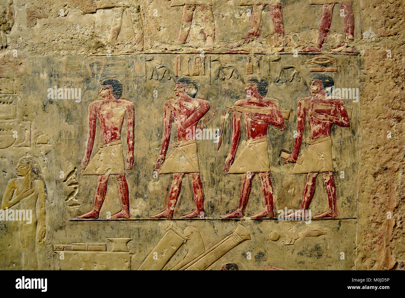 Antica geroglifico egizio pitture murali raffiguranti lo stile di vita e gli eventi, Giza in Egitto. Foto Stock