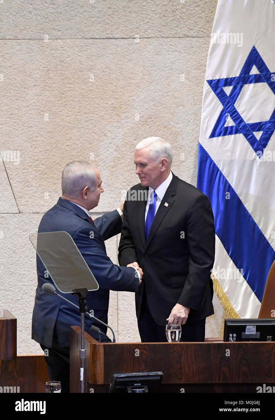 Vice Presidente degli Stati Uniti Mike Pence visiti la Knesset e offre commento nella parte anteriore di una speciale sessione parlamentare, a Gerusalemme il 22 gennaio 2018. Foto Stock