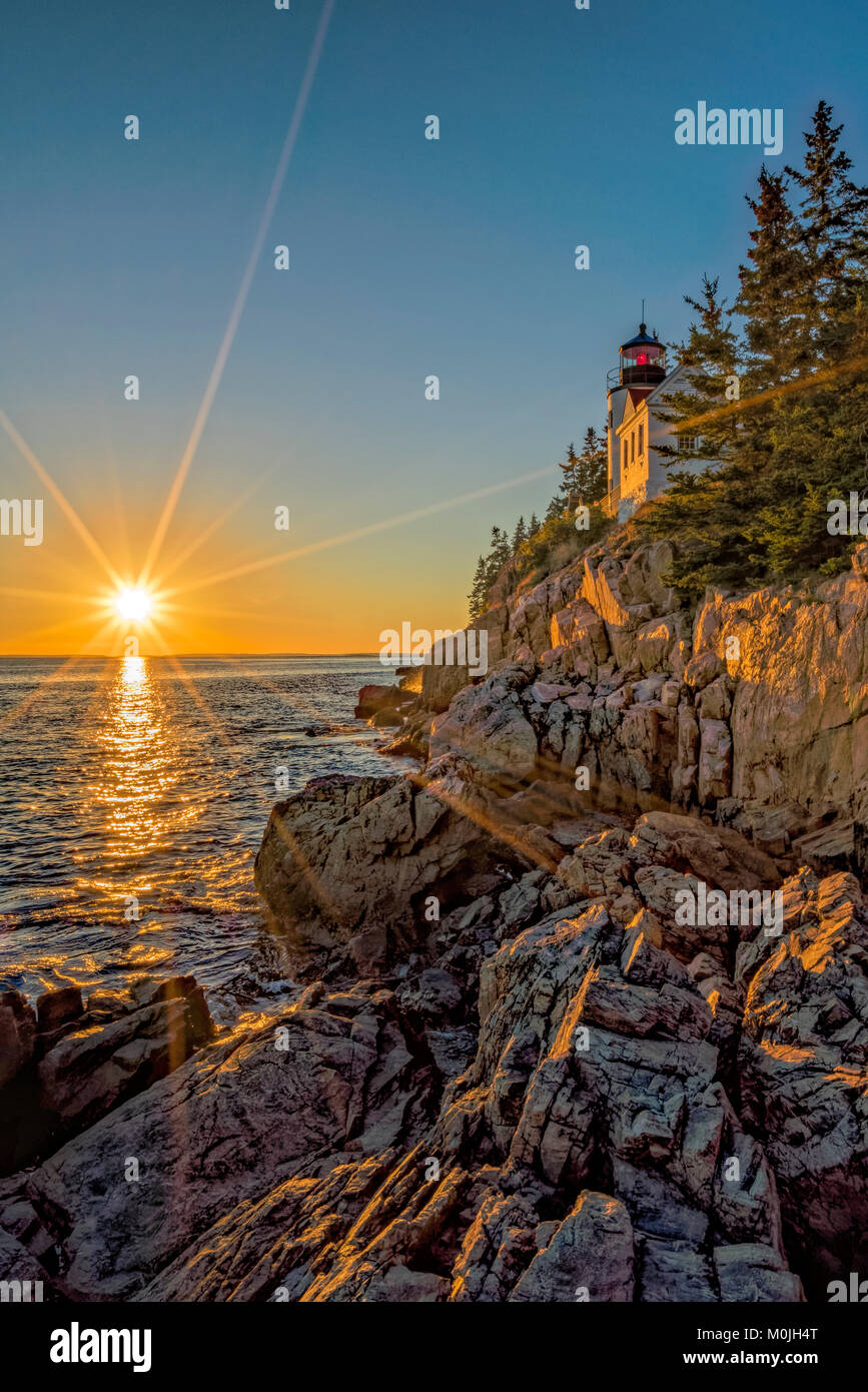 Porto basso luce di testa al tramonto Foto Stock