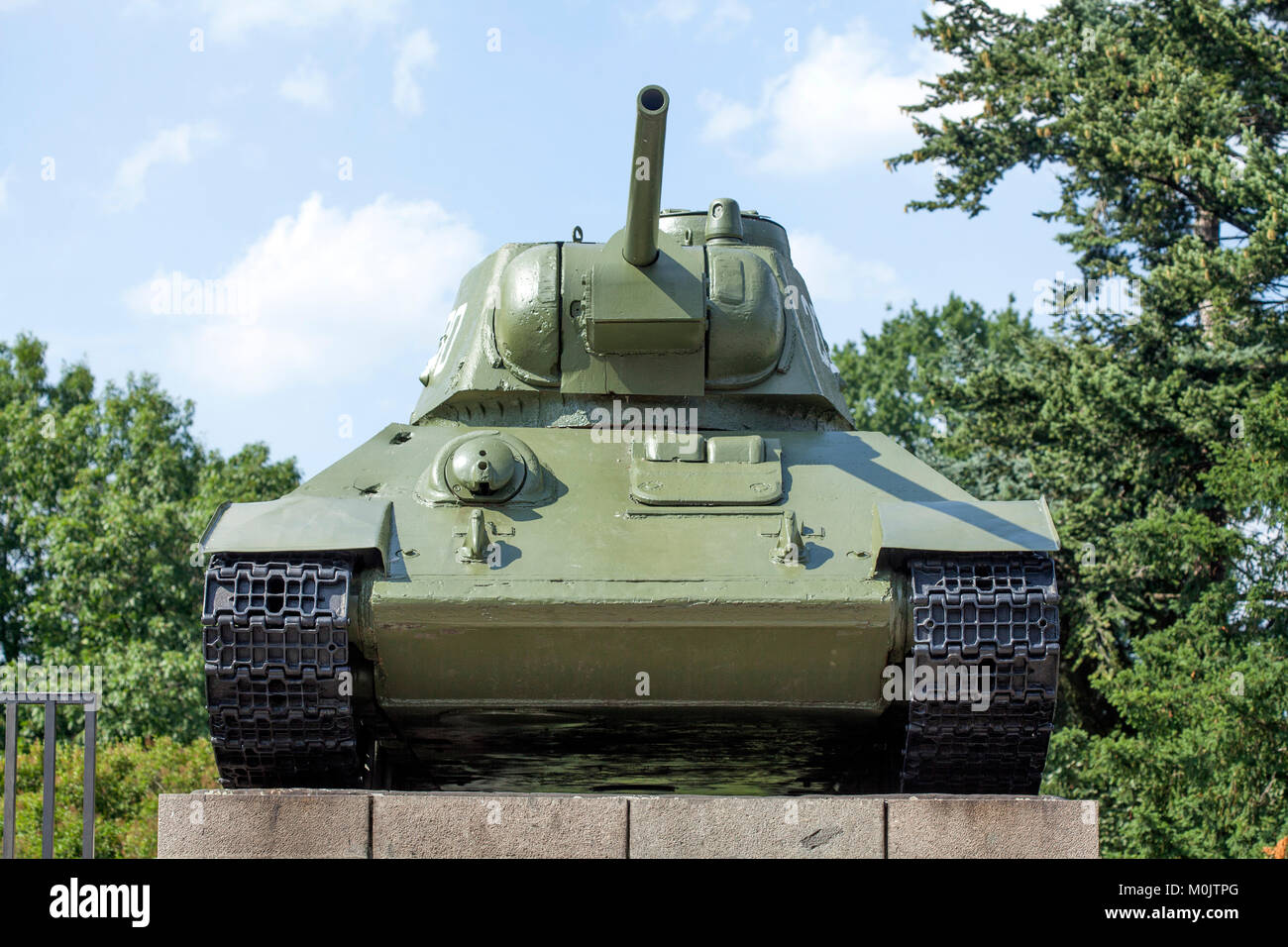 Serbatoio sovietica T-34, Memoriale Sovietico, Tiergarten di Berlino, Germania Foto Stock