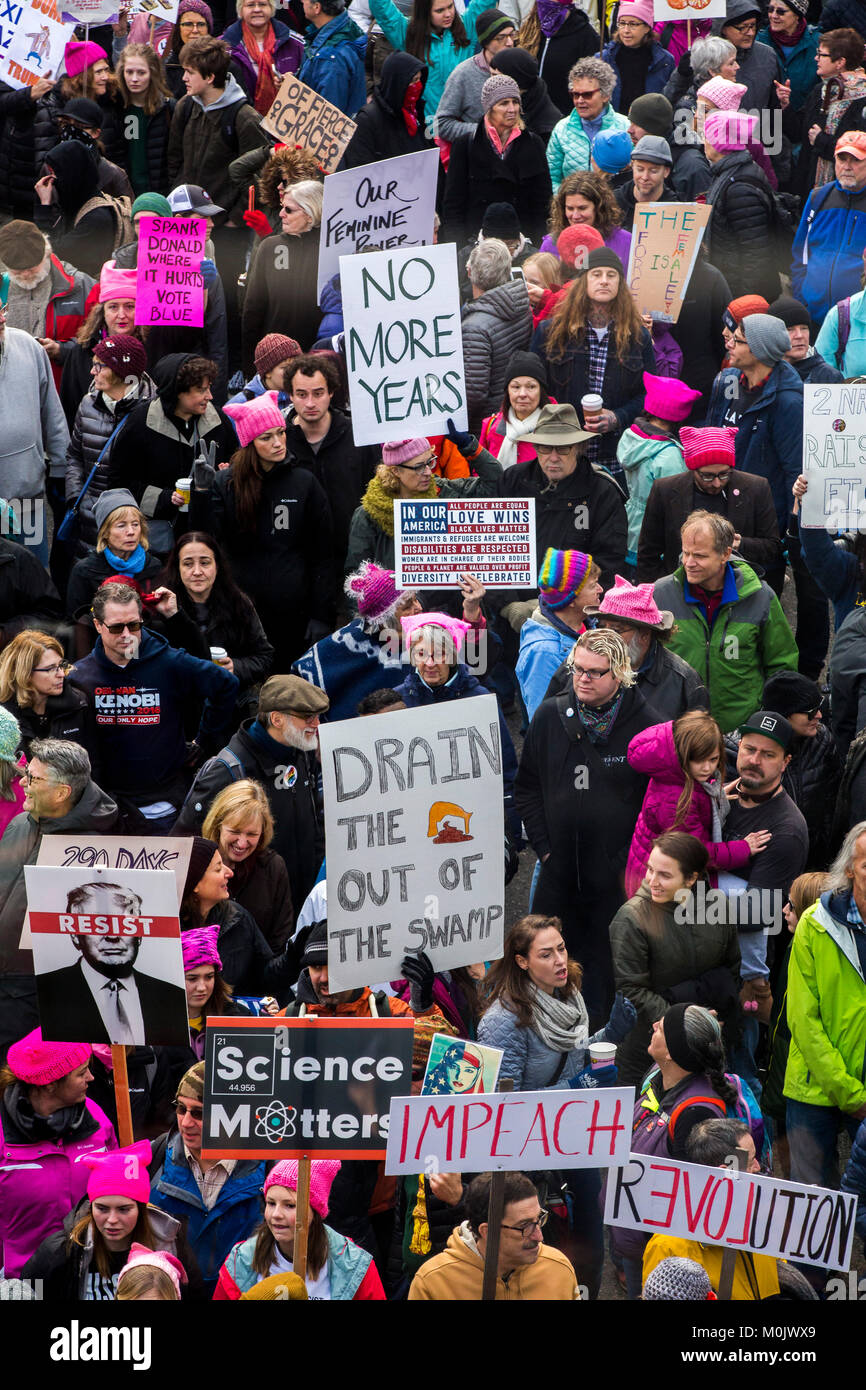 Le donne di marzo per i loro diritti e di protesta contro il presidente Donald Trump, il 20 gennaio 2018. Portland, Oregon, Stati Uniti. Foto Stock